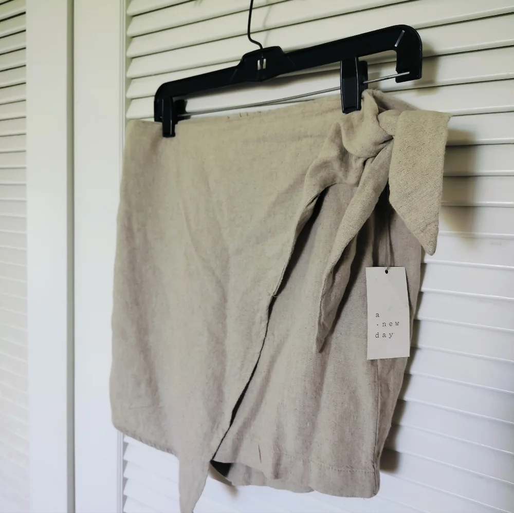 A New Day Women's Linen Rayon Wrap Skort NWT Size 10 Natural